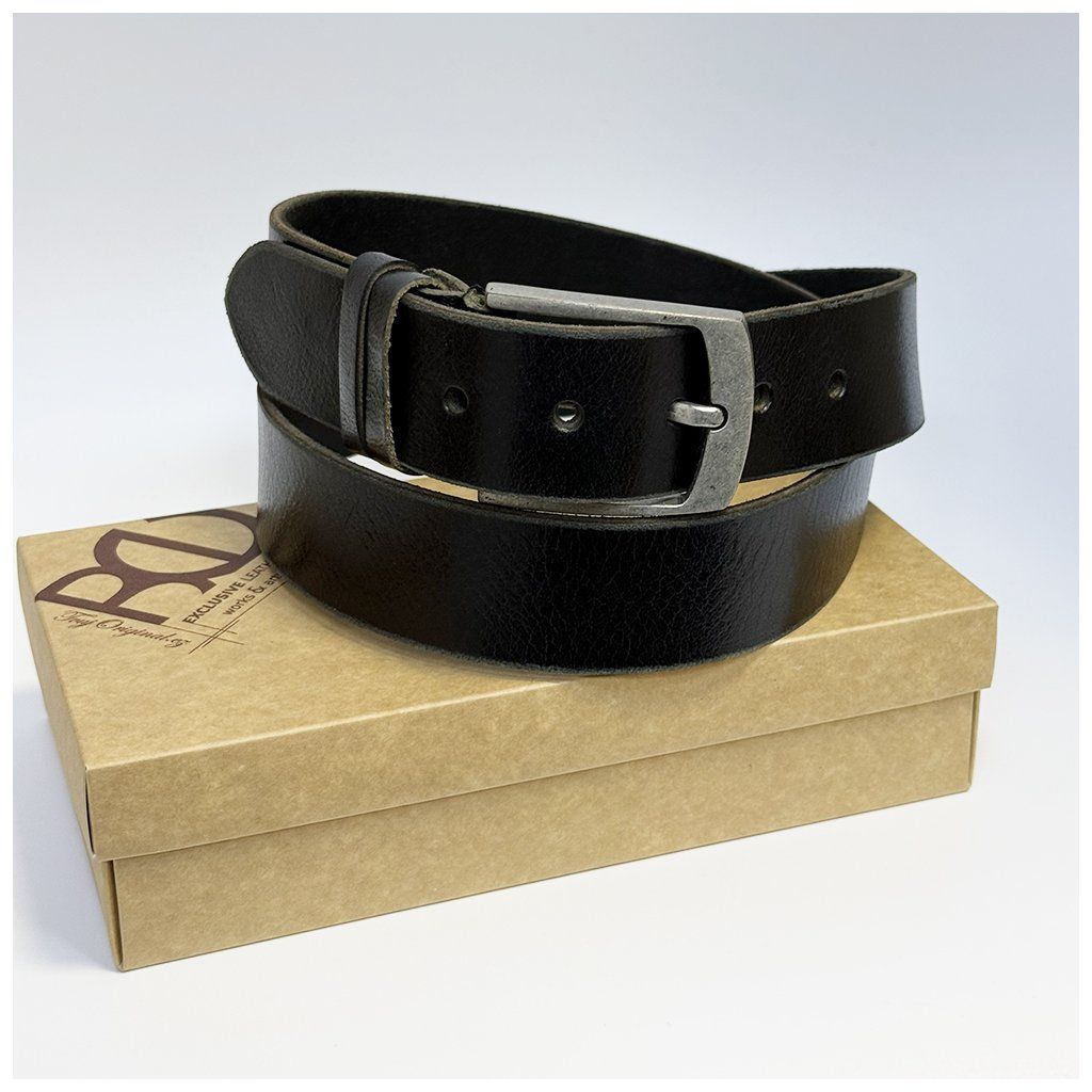 Černý kožený pásek s monogramem