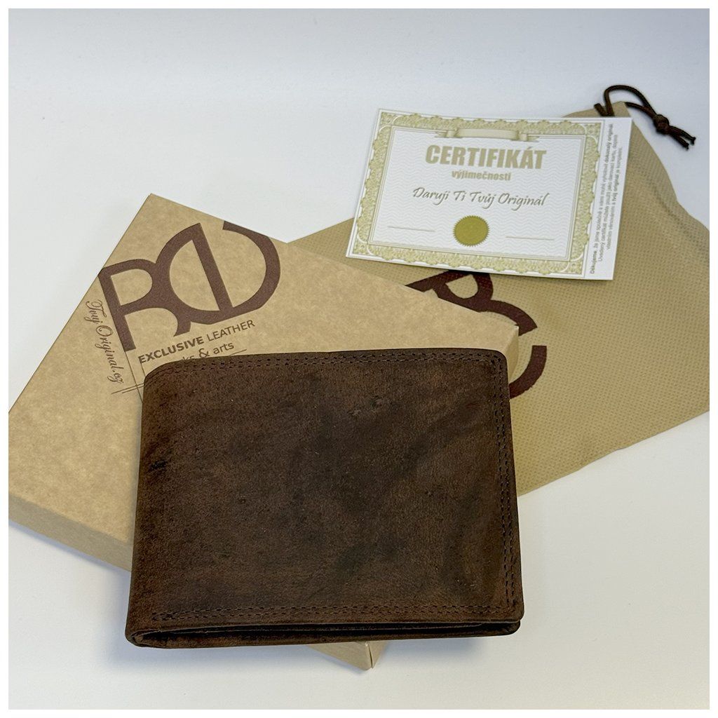 Tmavě hnědá peněženka s ražbou vlastního monogramu
